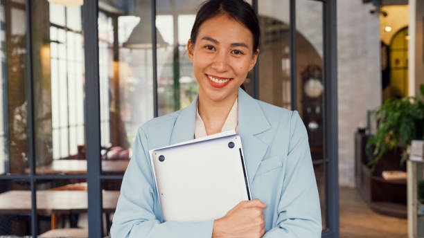 pentingnya staff legal officer
